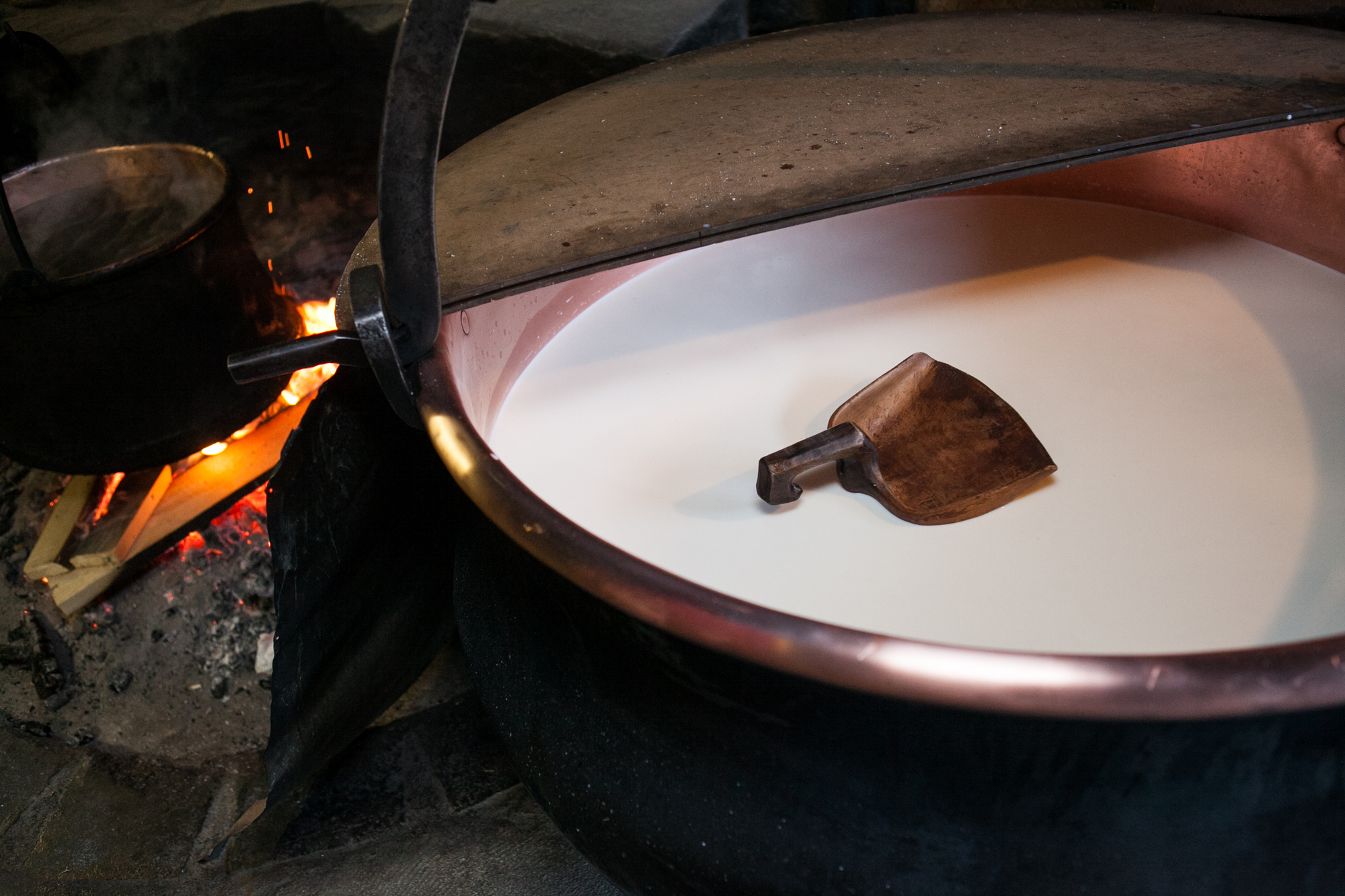 le chaudron à fromage Etivaz AOP - Alpage du Pâquier-Mottier