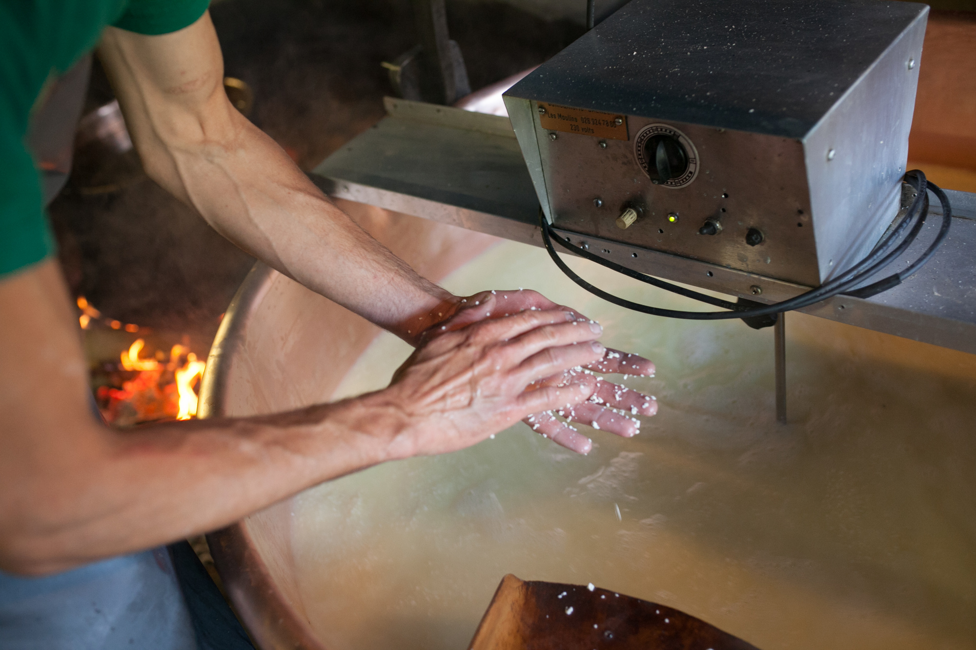Nicolas fabrique le fromage Etivaz AOP