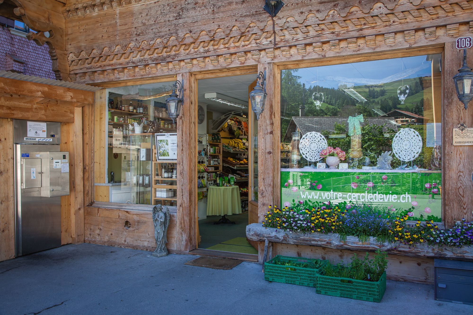 Entrée du magasin bio votre cercle de vie à Château-d'Oex