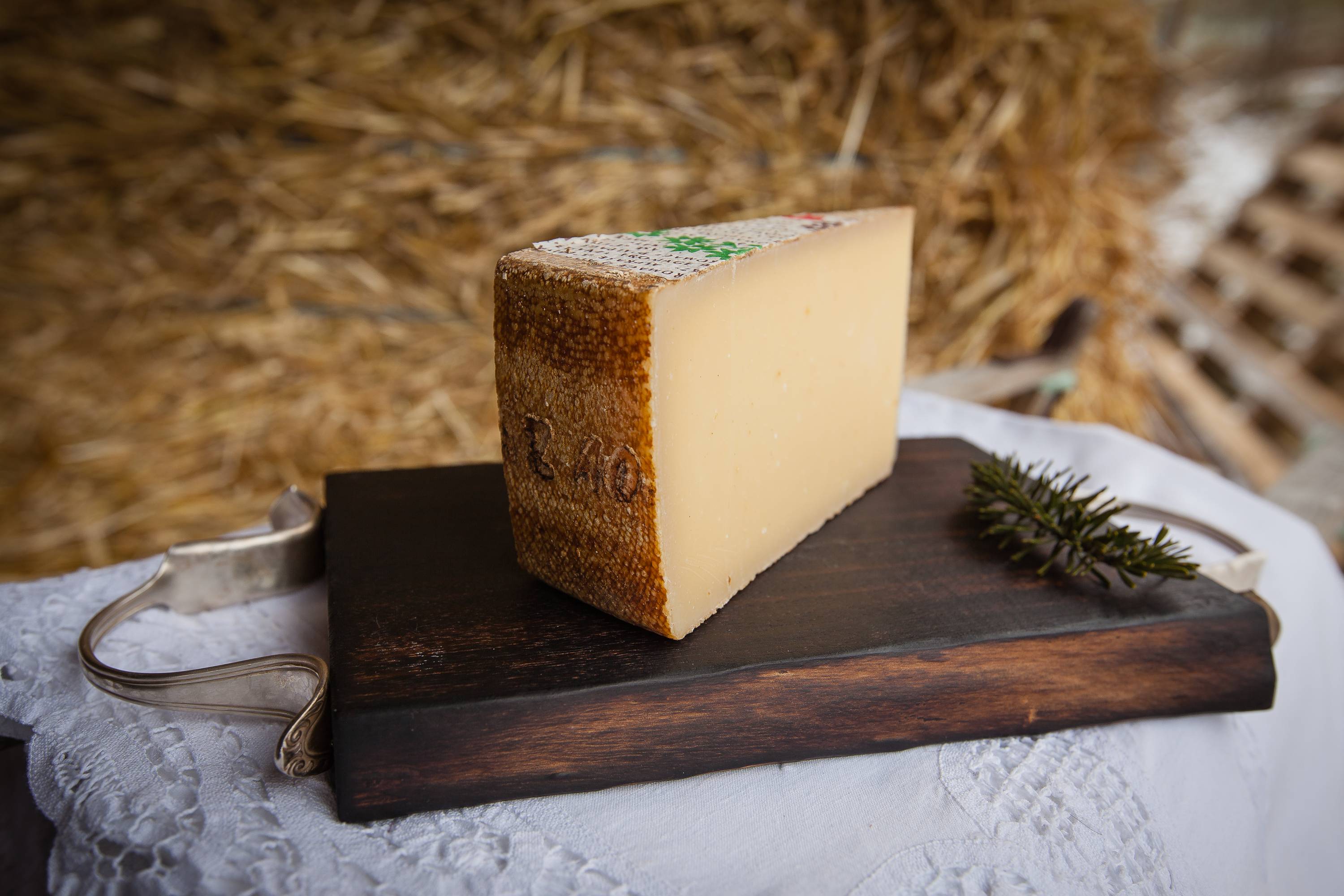 Un morceau de fromage vieux Etivaz