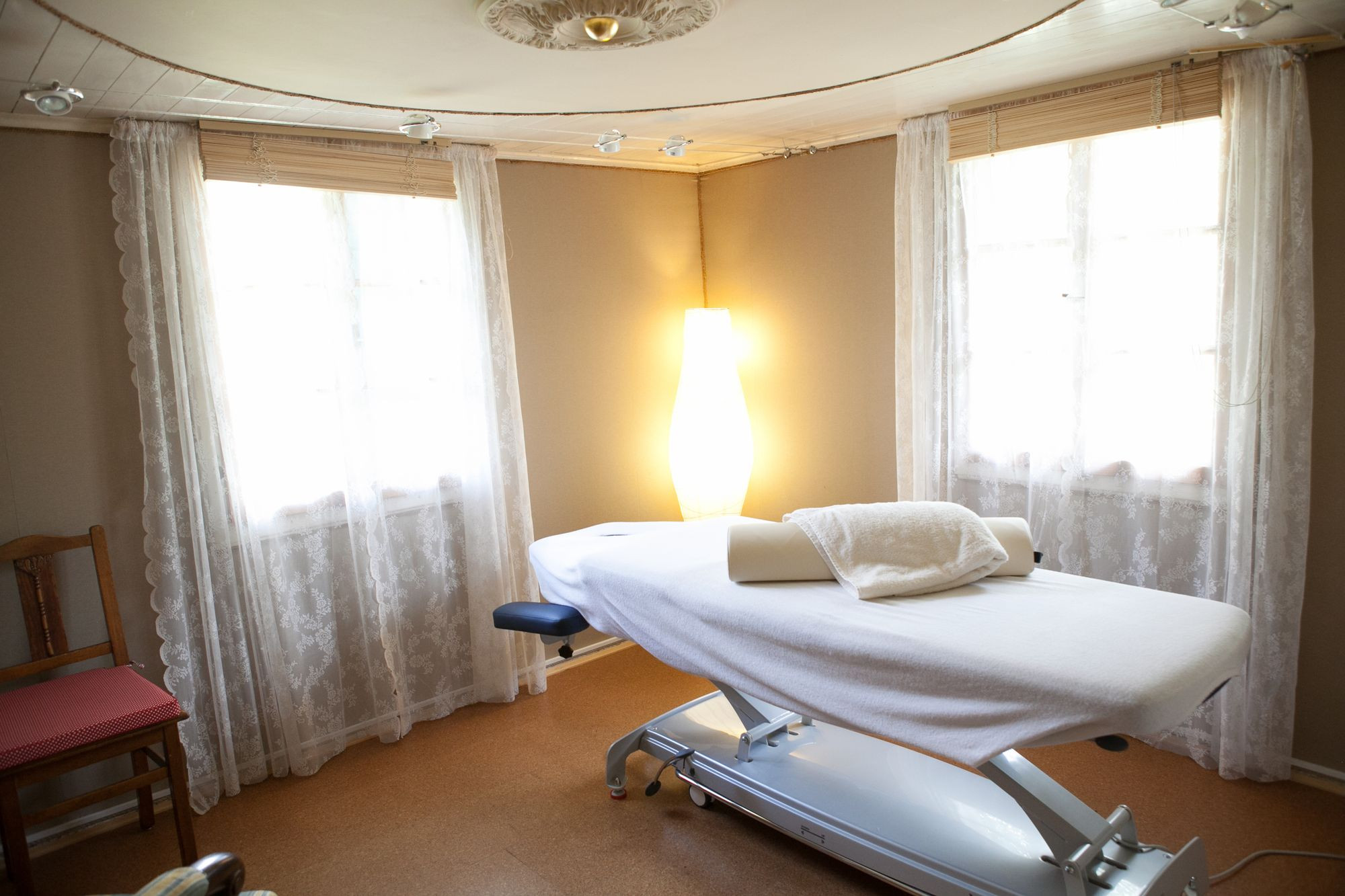 salle de thérapie du cabinet de naturopathie - table