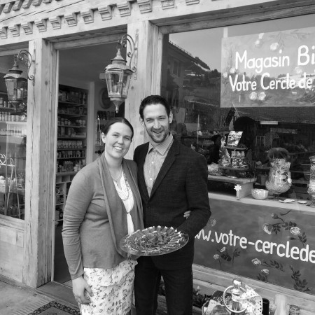 Esther et Nicolas pendant l’ouverture du nouveau magasin bio
